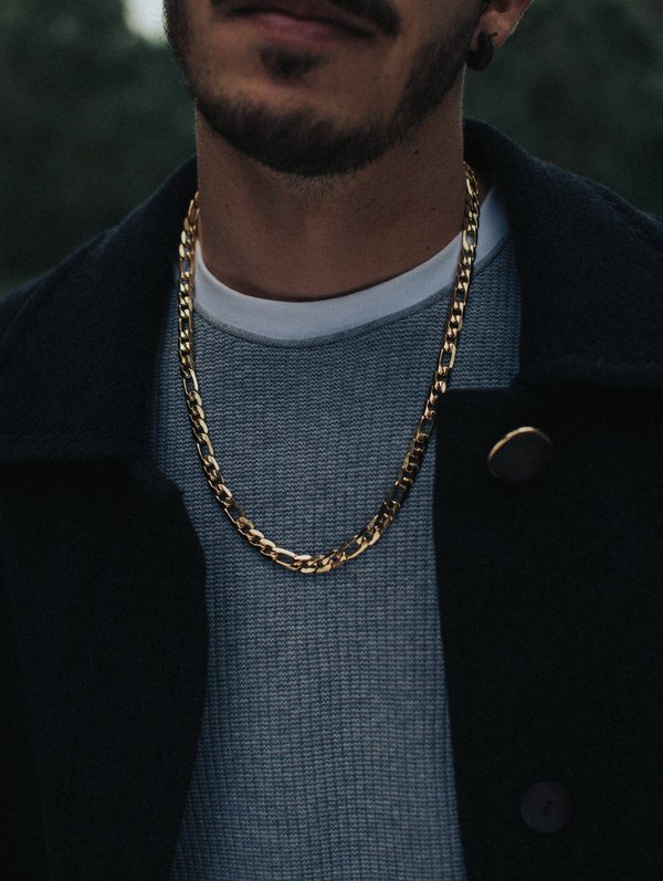 Les colliers pour homme : styles, matériaux et accessoirisation
