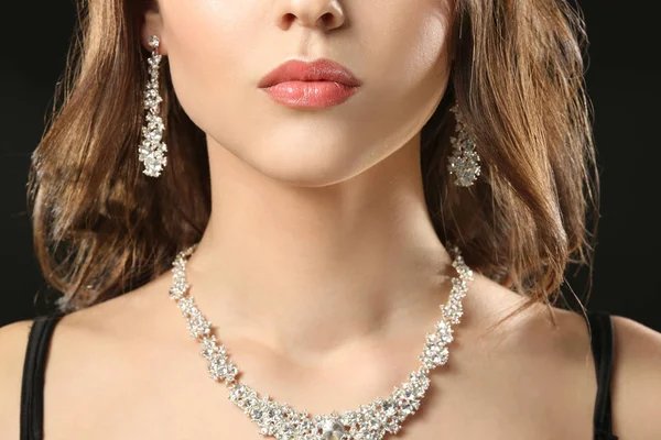 Comment choisir un collier avec diamant pour votre maman ?