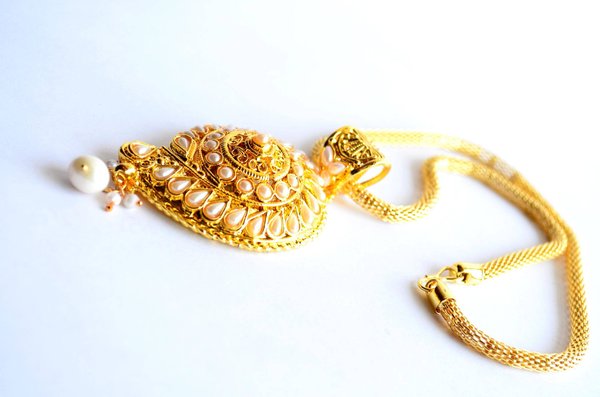 Quels sont les produits à utiliser pour nettoyer vos bijoux sans les abîmer ?